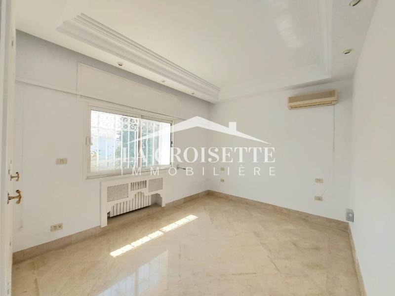 Etage de villa S+2 à La Marsa